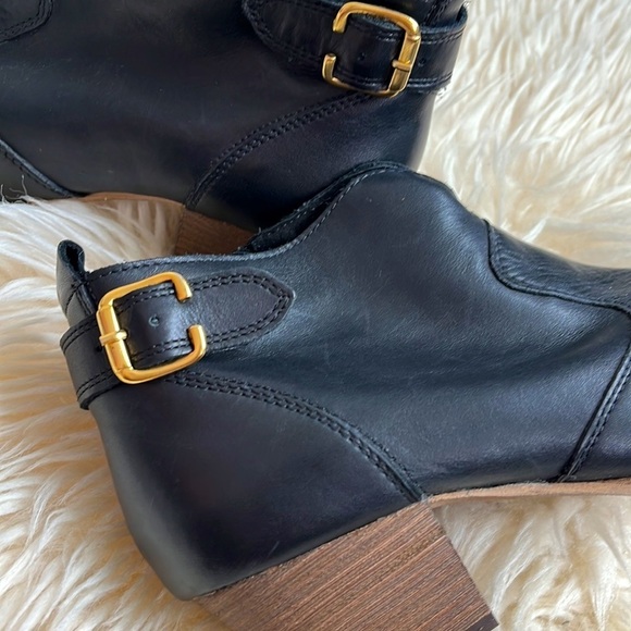 🆕 ALDO BLACK LEATHER ANKLE BOOTS WITH GOLD METAL ON THE TIP SIZE 8.5 - Picture 7 of 11